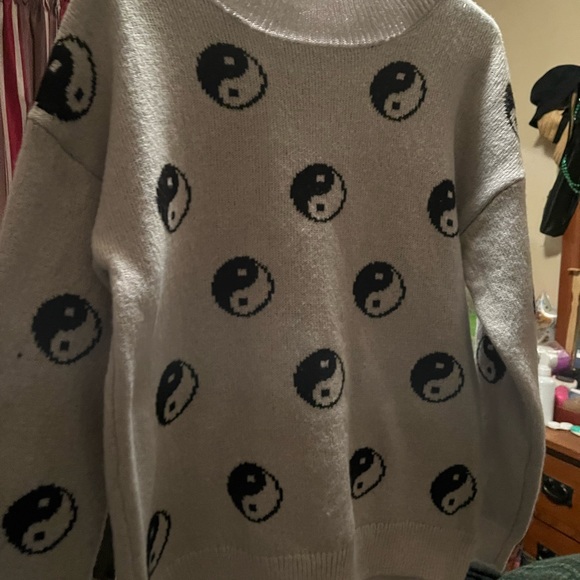 Sweater, grey with black decor! Size M - Picture 4 of 6